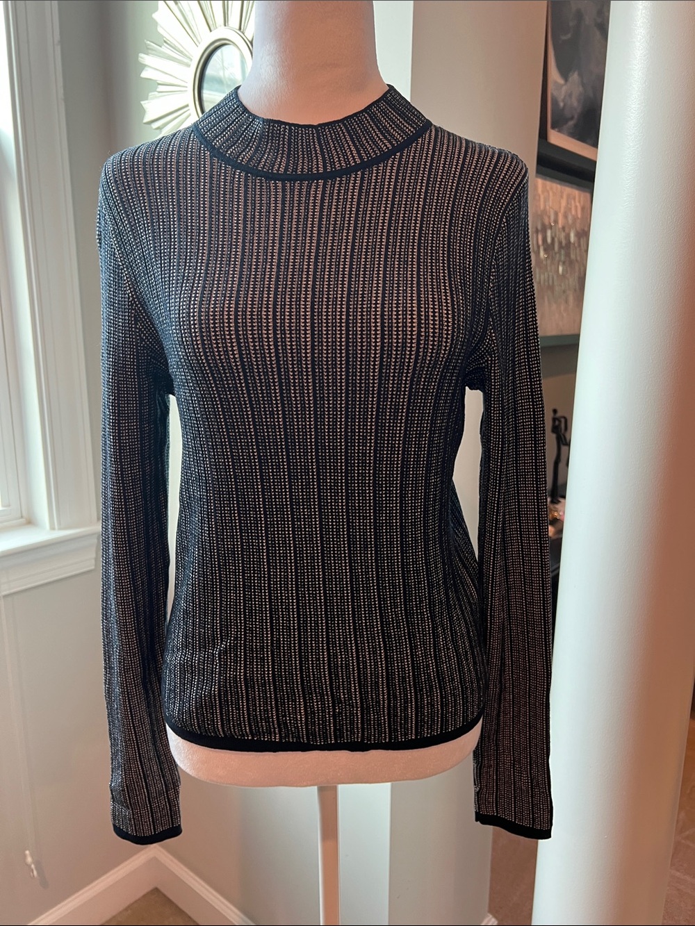 M Banana Republic navy & White Ribbed Crewneck Sweater